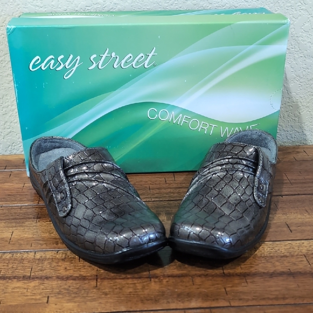 NIB New In Box Easy Street Comfort Wave Holly Pewter Grey Croc Shoes Size 7
